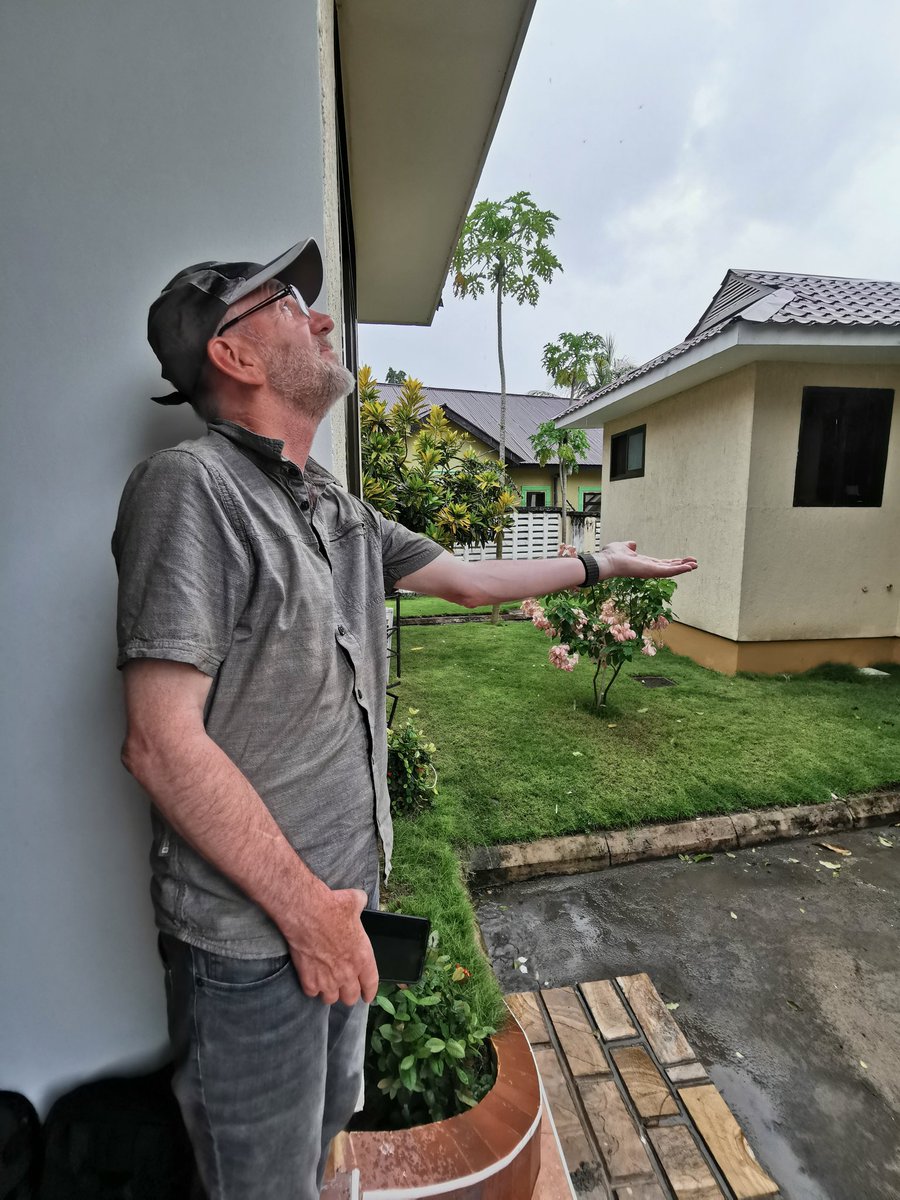 Delighted to be passing on our skillsets in #digitalheritage in #bagamoyo with #ErasmusPlus PhD researchers from @UniofDar. A partnership with <a href="/IchumbakiE/">Elgidius Ichumbaki, Ph.D.</a> and <a href="/dickybates2/">Richard Bates</a> - part of <a href="/ahrcpress/">Arts and Humanities Research Council</a> funded 'Reimagining Tanzania's Townscape Heritage'. Making the most of weather windows!