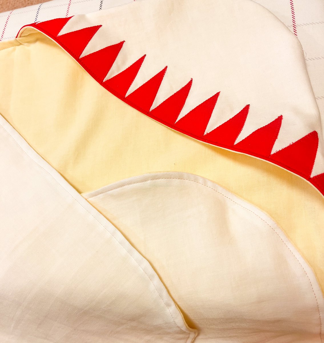 いざ20周年…！！こちらは趣味のお裁縫シリーズ第1弾ですヾ( ＾ω＾)ﾉ  記念撮影用に仕立てました！！

これを装備すると、どんなベビー様もかわいいタルタルになってしまうのです…！ヾ(*ΦωΦ*)ﾉ
おまけに白魔おくるみも作りました！(*ΦωΦ)ﾉ ｹｱﾙｰ!