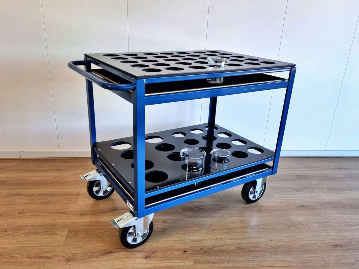 esra_bv's tweet photo. Ook voor bijzondere opdrachten draaien we bij #EsraBV de hand niet om.😁

Met deze aangepaste etagewagen kan @IFF maatbekers met 3 verschillende diameters snel en veilig vervoeren.🦺

Goed geregeld door Edward, sterk staaltje #maatwerk💪

#IFF #Solutions #Logistics #Productivity https://t.co/mnNWJFrCyz