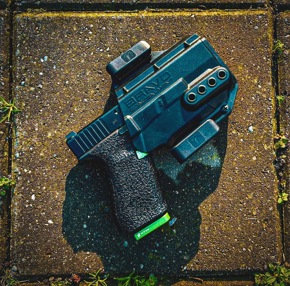 BravoHolsters's tweet photo. ๐พ๐ซ
.
Need more @hyvetechnologies2
.
Ps loving the @bravoconcealment light bearing holster
.
Post: @thee_adam_jagger
#bureauofpropaganda #brownells #brownellsinc #weaponsdaily #bravoconcealment #bravoholsters #weaponsreloaded #weaponsfeed #glock19 #glock #glockinc #glocks #glock https://t.co/0hvqOS9GoM