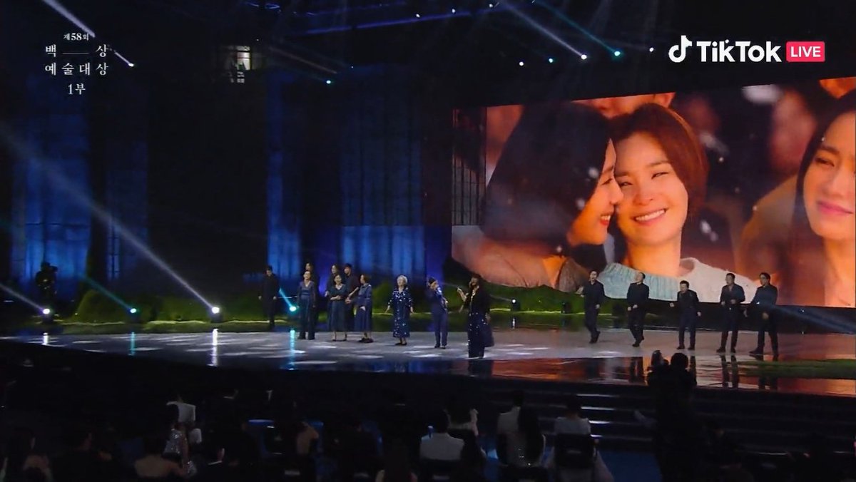 yejintangerine's tweet photo. Proud of you Team Thirty-Nine ❤

#SonYeJin #손예진 #JeonMiDo #KimJiHyun #YeonWooJin #LeeMooSaeng #LeeTaeHwan #ThirtyNine #서른아홉 #BaeksangArtsAwards2022 https://t.co/yScXPJtEC2