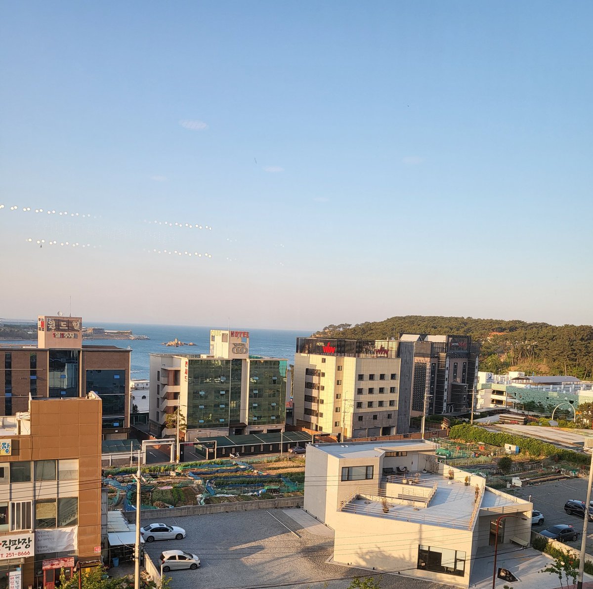 영화관 조망이 모텔촌 비켜.. 바닷가여..