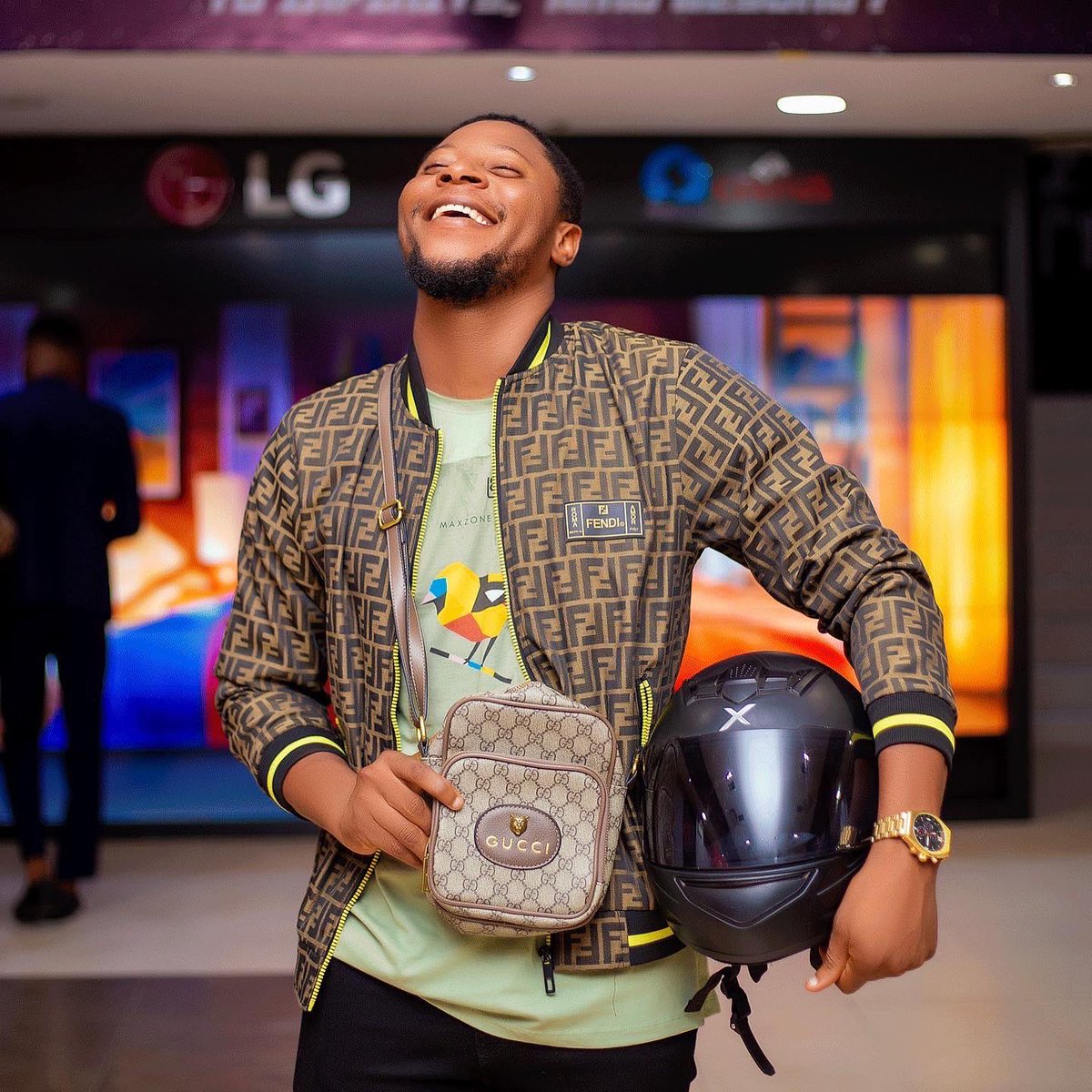 iam_benaffat's tweet photo. #AFFATNATION #WeStandTall
The other day at the premiere of the movie #dropsofhappiness and @serwahphotography got a click of me!
#photography #randomclicks ##swag #laugh #fendi #gucci #gamages #dope
#letItBen🔥 https://t.co/mQeR59wElS