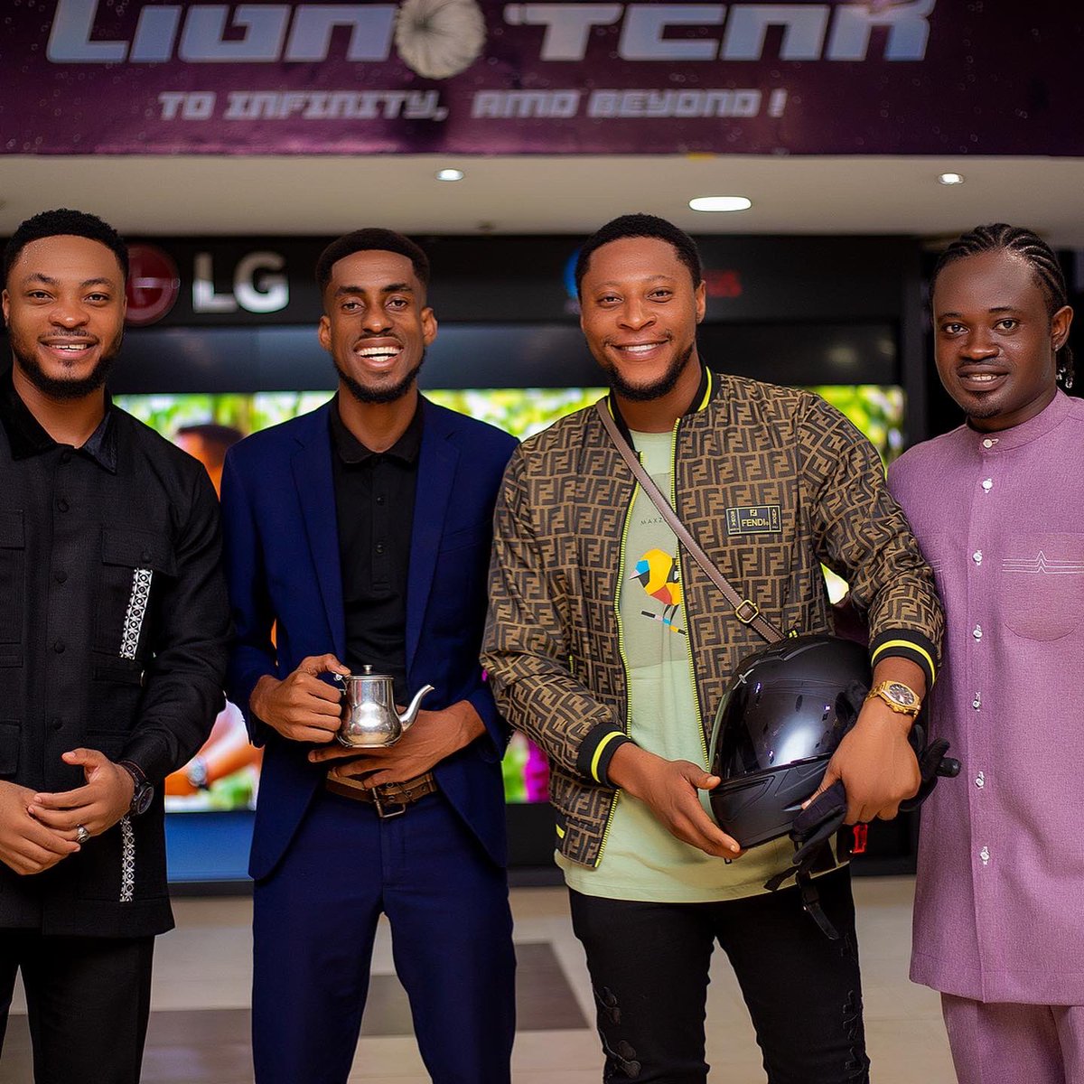 iam_benaffat's tweet photo. #AFFATNATION #WeStandTall
The other day at the premiere of the movie #dropsofhappiness and @serwahphotography got a click of me!
#photography #randomclicks ##swag #laugh #fendi #gucci #gamages #dope
#letItBen🔥 https://t.co/mQeR59wElS