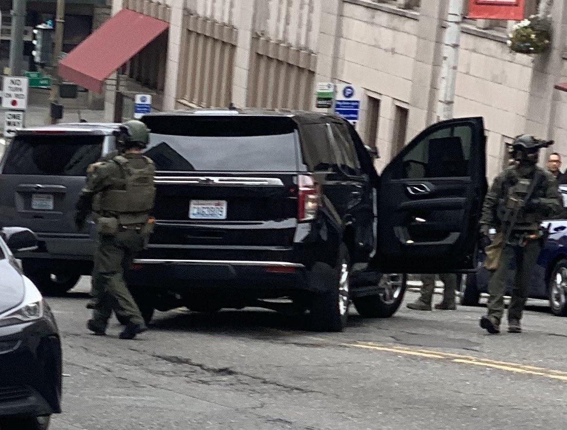 pirates4antifa's tweet photo. Around 9am, feds seen on James and 3rd downtown arresting at least one individual. #seattleprotests #seattle #seattleprotestcomms #protestcommsseattle https://t.co/nGL9VEadIb
