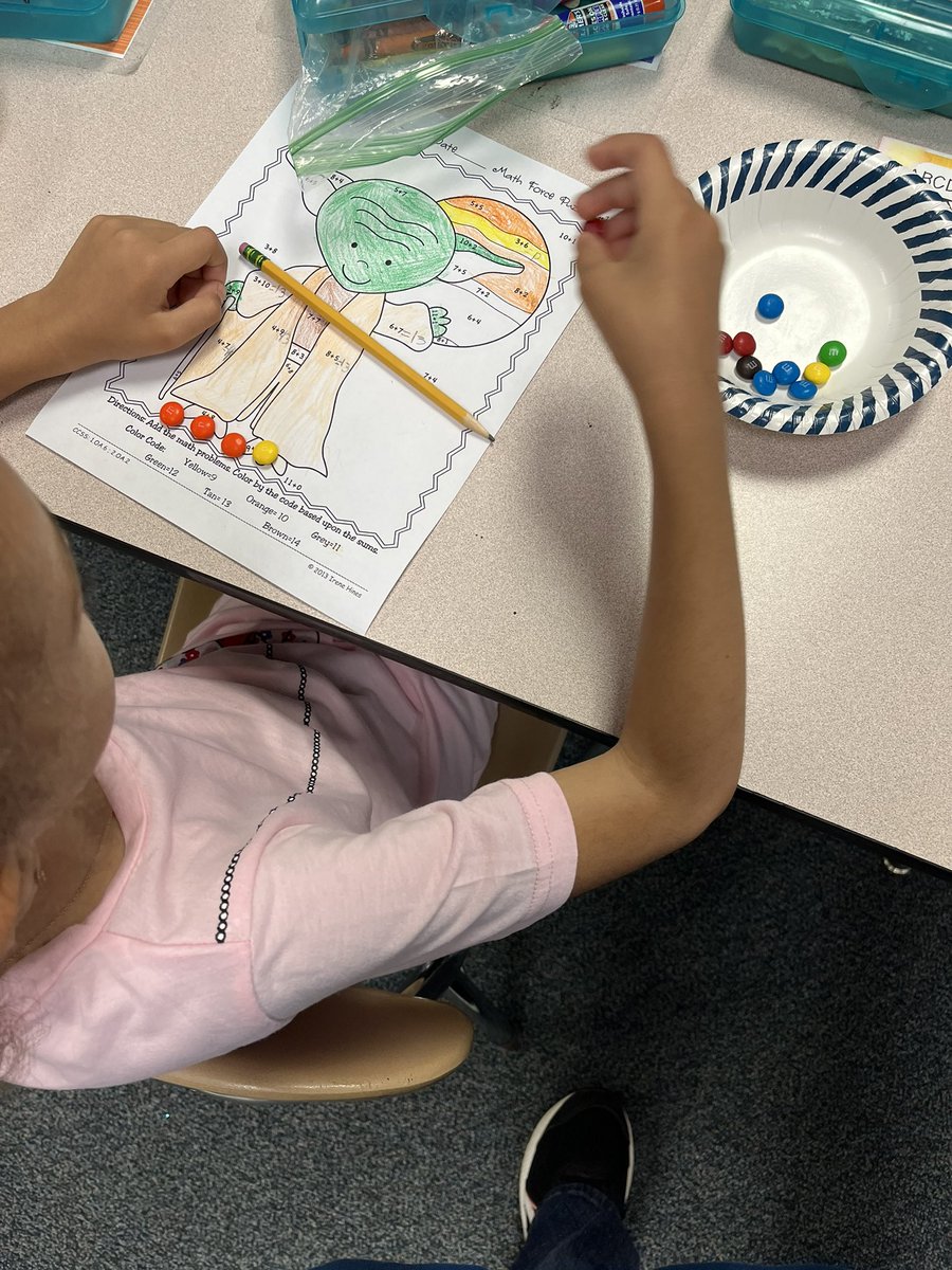 kinbaucom's tweet photo. When math,Star Wars, and M&amp;Ms come together!!  In kindergarten we are engaged in our learning!! @cfhuffman13 @baucomes https://t.co/ztgkFMjxEk