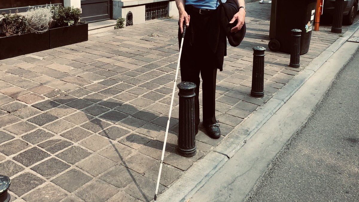 Samen met onze stadsdiensten #stedenbouw inname #publiekdomein terrassen #monumentenzorg economie #handhaving mobiliteitsbedrijf &amp; de #wegendienst zelf in de #Vlaanderenstraat op zoek naar ‘n gemeenschappelijke aanpak: we brachten #ervaringsdeskundigen mee van bij de start 👨‍🦯👨‍🦽👍