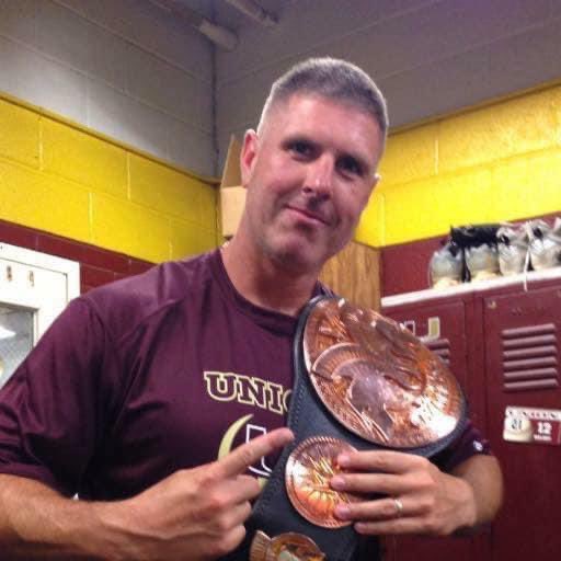 rstigs's tweet photo. It’s been 4 years since God called for you. You were a great Husband, father, brother , son and friend, Coach and a wonderful cousin!You are an inspiration to all of us who got to be a part of your life. This picture right here says it all. You are our champion. Love Ya Big Dawg! https://t.co/gHho5969GV