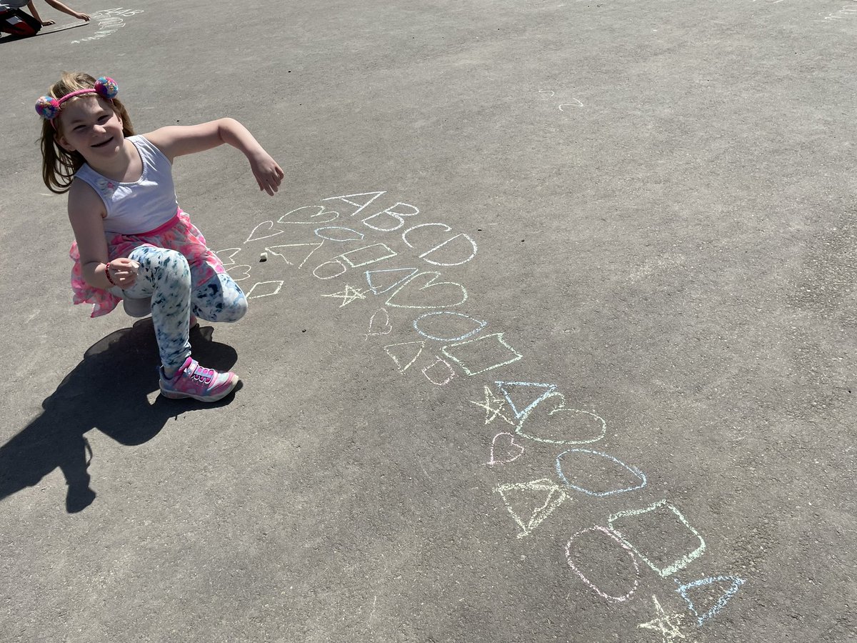 AngWeisgerber's tweet photo. We had to take advantage of the nice weather for math today! ☀️@CatherineRCSD https://t.co/cafhmQ0TKY