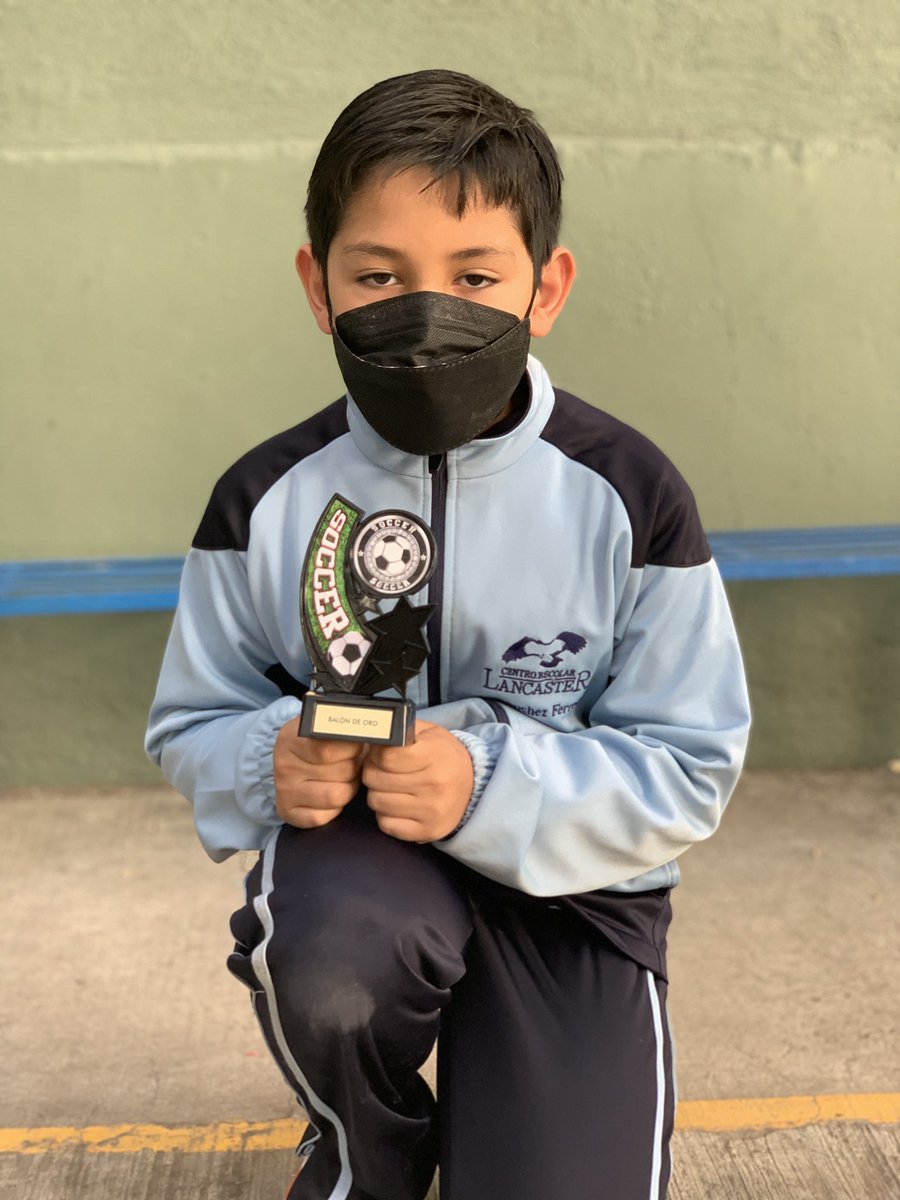 MissLClau's tweet photo. Excelente desempeño de 4to grado en el torneo; en la rama varonil obtuvieron trofeo en las categorías: “Guante de oro”, “Balón de oro” “Great player” y “Bota de oro”. ¡Felicidades a todos! @primlancaster https://t.co/J7IOEHBzyK