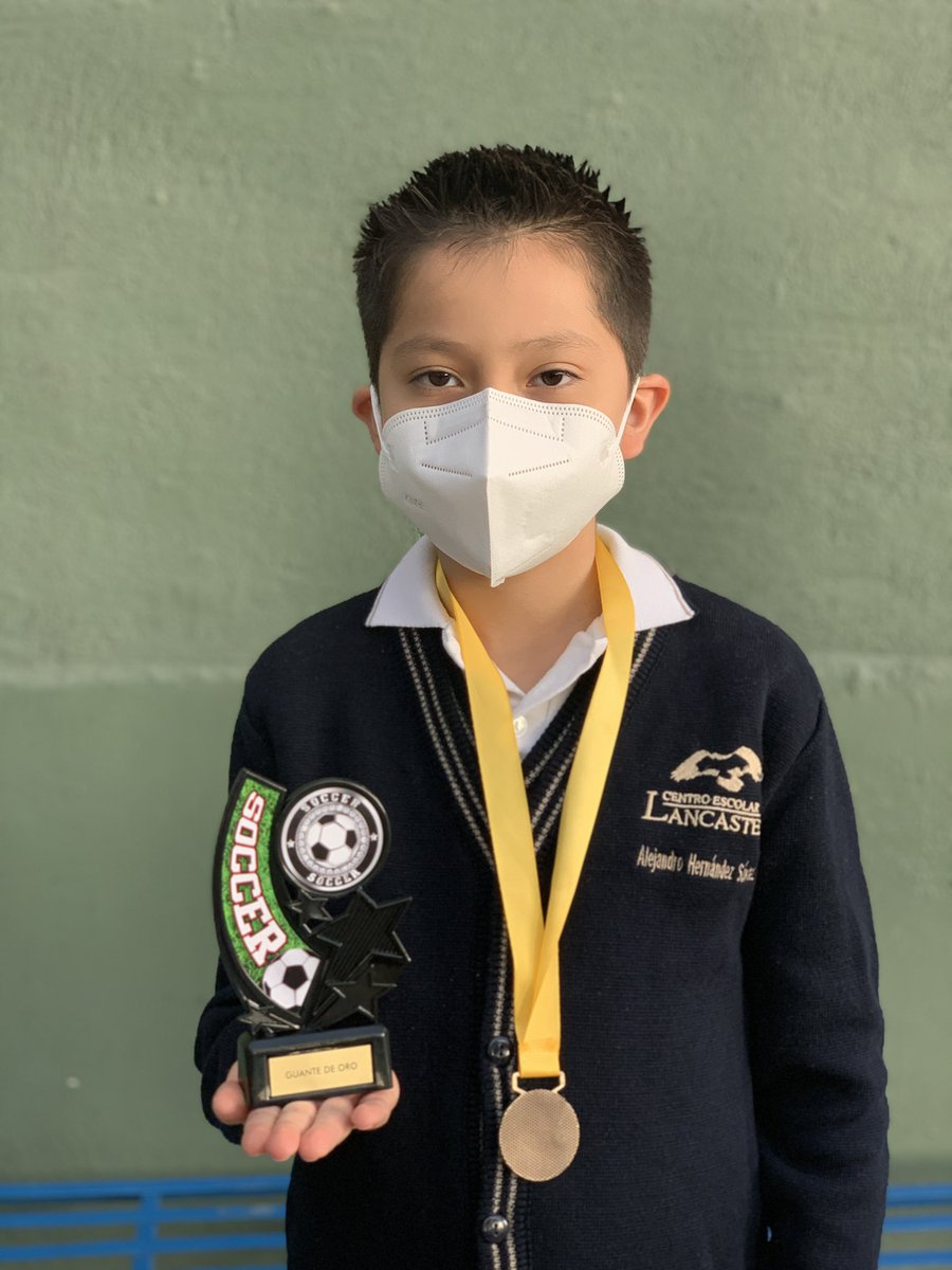 MissLClau's tweet photo. Excelente desempeño de 4to grado en el torneo; en la rama varonil obtuvieron trofeo en las categorías: “Guante de oro”, “Balón de oro” “Great player” y “Bota de oro”. ¡Felicidades a todos! @primlancaster https://t.co/J7IOEHBzyK