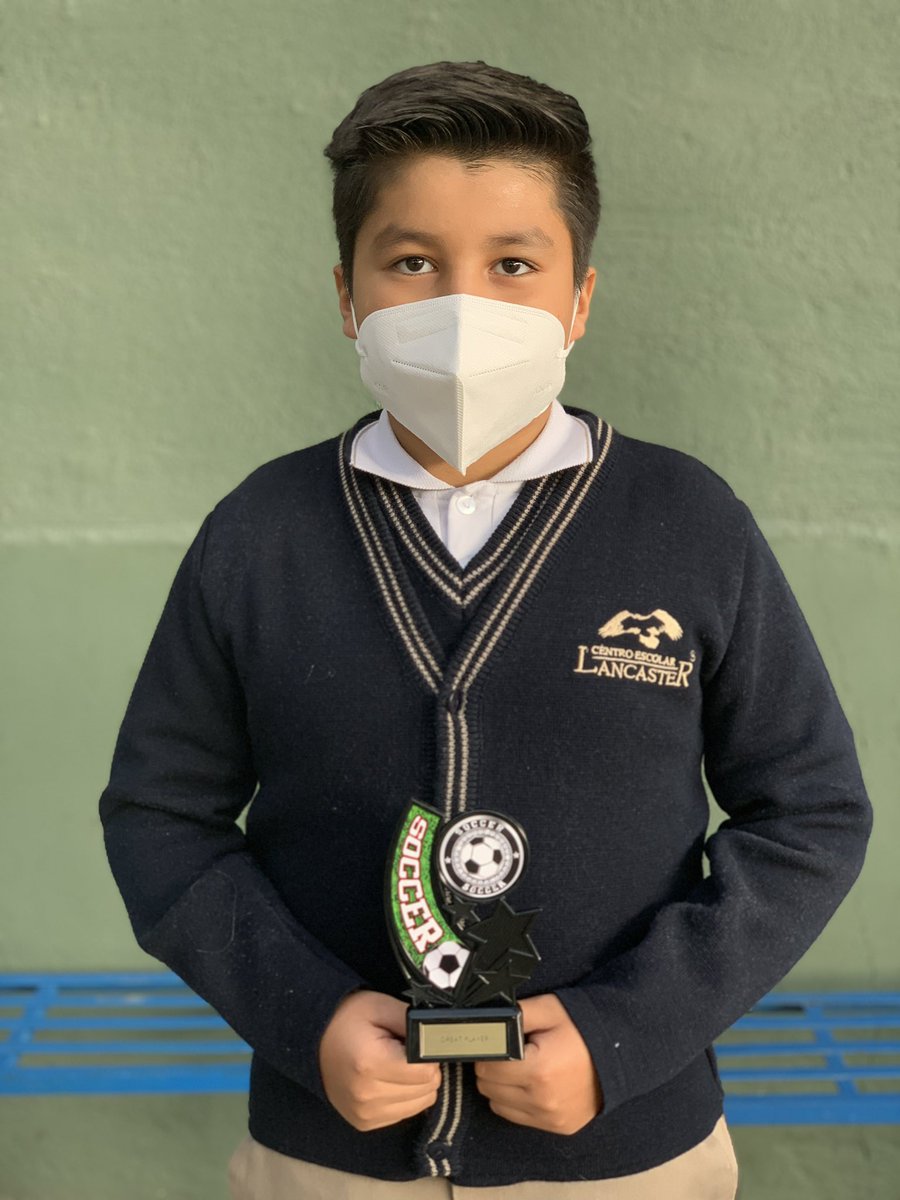 MissLClau's tweet photo. Excelente desempeño de 4to grado en el torneo; en la rama varonil obtuvieron trofeo en las categorías: “Guante de oro”, “Balón de oro” “Great player” y “Bota de oro”. ¡Felicidades a todos! @primlancaster https://t.co/J7IOEHBzyK