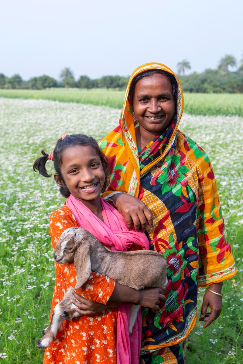 Heifer's tweet photo. When women have control over their income, they reinvest in their families.

🌽Everyone eats nutritious food.
📚Kids go to school.
💊Families get better health care.

And women work together, they can transform entire communities! https://t.co/jPPnnXJECg