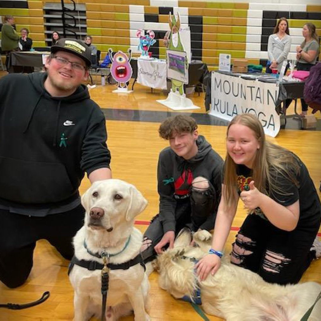 littleangelsSD's tweet photo. We’re at the @KennettHighScho Mental Health Fair today! 🐾💚 
#BreakTheStigma #MentalHealthMatters #PsychiatricServiceDogs #littleangelsservicedogs #littleangels #servicedogs #dogsoffacebook https://t.co/oEBc667ut3
