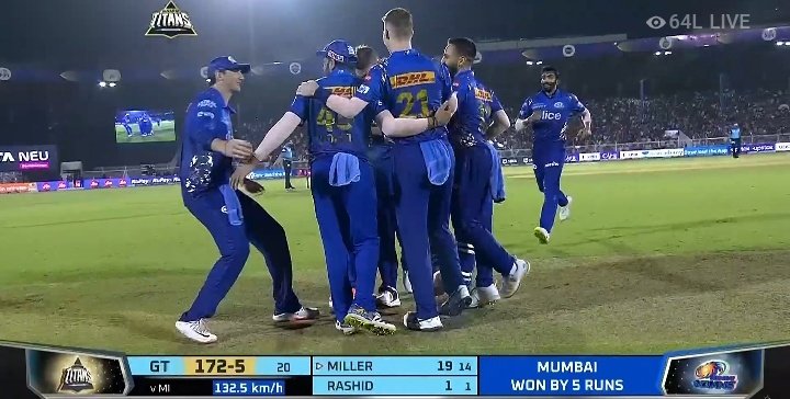 SantoshMax1's tweet photo. #Danielsams deserves applause 💥👋!
From being ditched to being defending  6 out of 9 Runs . #MumbaiIndians https://t.co/u7uDEn1KyZ