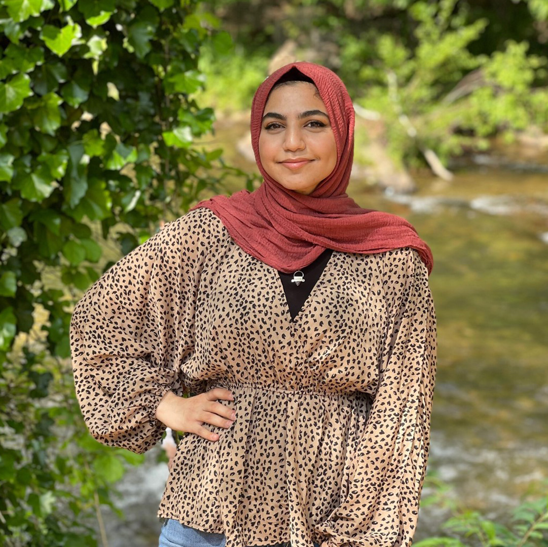 RhodesCollege's tweet photo. For Maryam Taysir ’22, advocacy work has been an important part of her Rhodes experience. Since coming to Rhodes, she has worked with the nonprofit 901 Ummah to provide healthy and nutritious meals to those experiencing homelessness. 

Read more:  https://t.co/FH33fCapJc https://t.co/AKiOUxYBlx