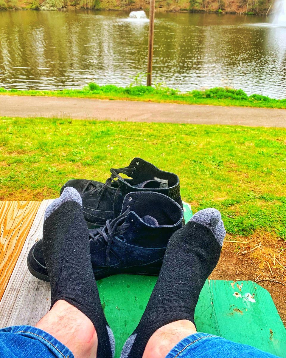 yeti_furreal's tweet photo. Anyone else get seasonal depression? ☁️ 🌧 😞 

also follow me on Instagram! 📸 @yeti_furreal

#mood #fountain #nature size18 #size17 #giantsneakers #stomping #bigfeet #mensfeet #guyfeet #malebigfeet #footfetısh 
1/2 https://t.co/A8yEsoOcnl