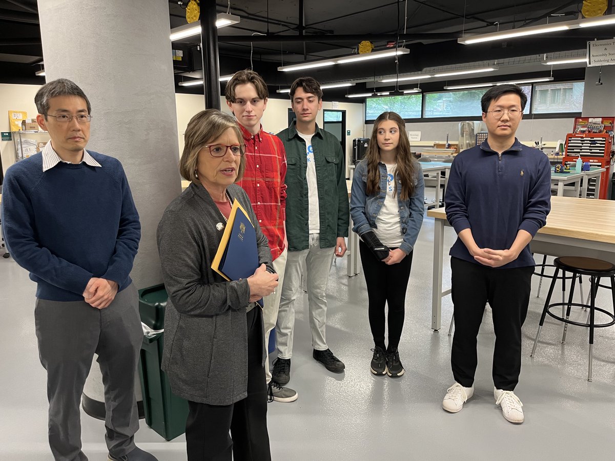 Windsor_CSD's tweet photo. Windsor 6th grader Delaney Dixon and a team of engineering students at @binghamtonu unveil Dixon's medical device invention, the Tick Stik. Read more: https://t.co/C7tK5H6BLm https://t.co/BhYDOFKhvd