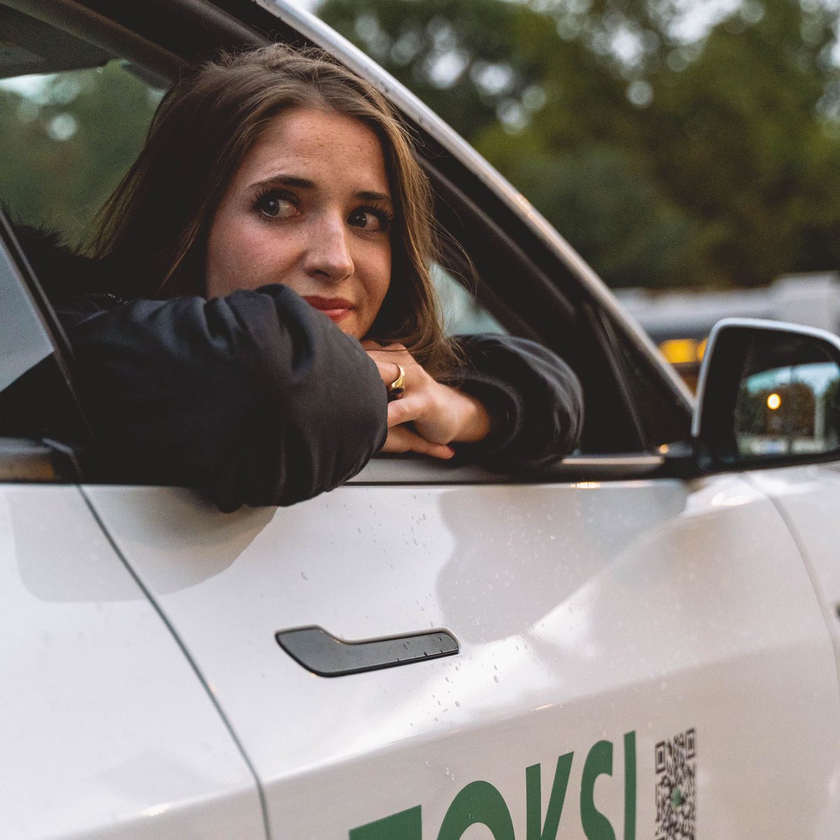 Toksiofficial's tweet photo. The long awaited weekend is here! 🎉

Don't waste your time this weekend waiting for buses or trains - just order your ride with Toksi 💚 

Download our app right away 📱

#wearetoksi #communityride #futureride #socialride #toksi #tokenizedtaxi https://t.co/g0rV3nrklk