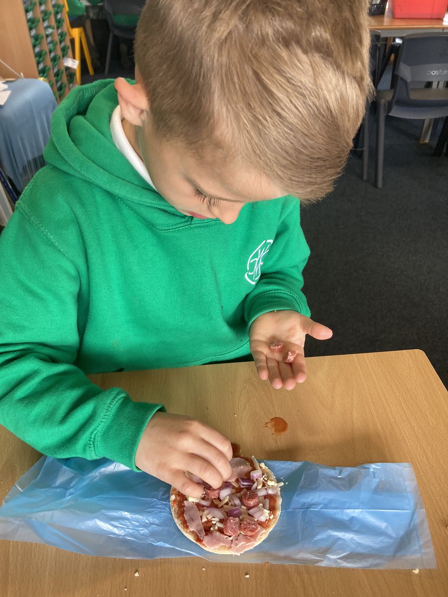 cwp_clyne's tweet photo. We had a delicious time this week giving out instructions to make our own mini muffin pizzas! 🍕 @cwprimary https://t.co/zPLDcDku3s