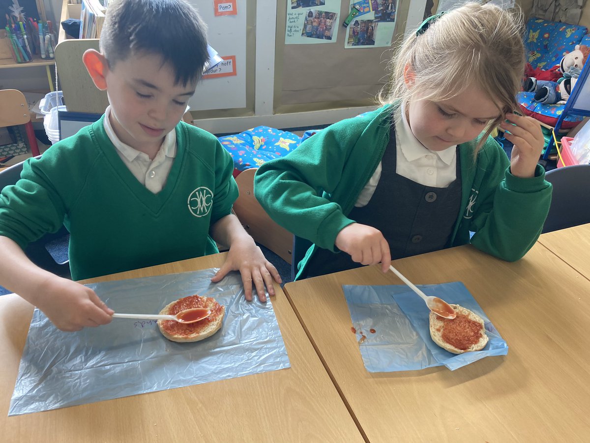 cwp_clyne's tweet photo. We had a delicious time this week giving out instructions to make our own mini muffin pizzas! 🍕 @cwprimary https://t.co/zPLDcDku3s