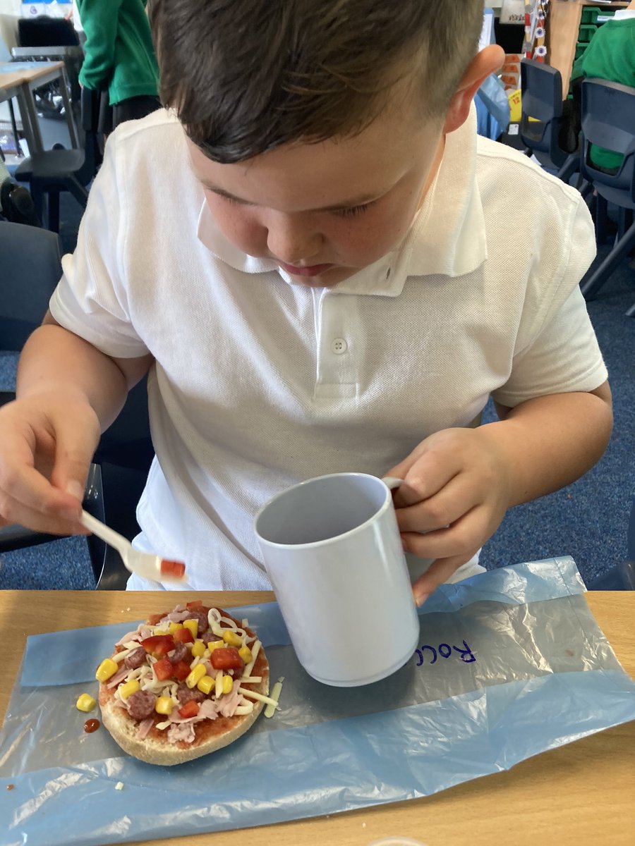cwp_clyne's tweet photo. We had a delicious time this week giving out instructions to make our own mini muffin pizzas! 🍕 @cwprimary https://t.co/zPLDcDku3s