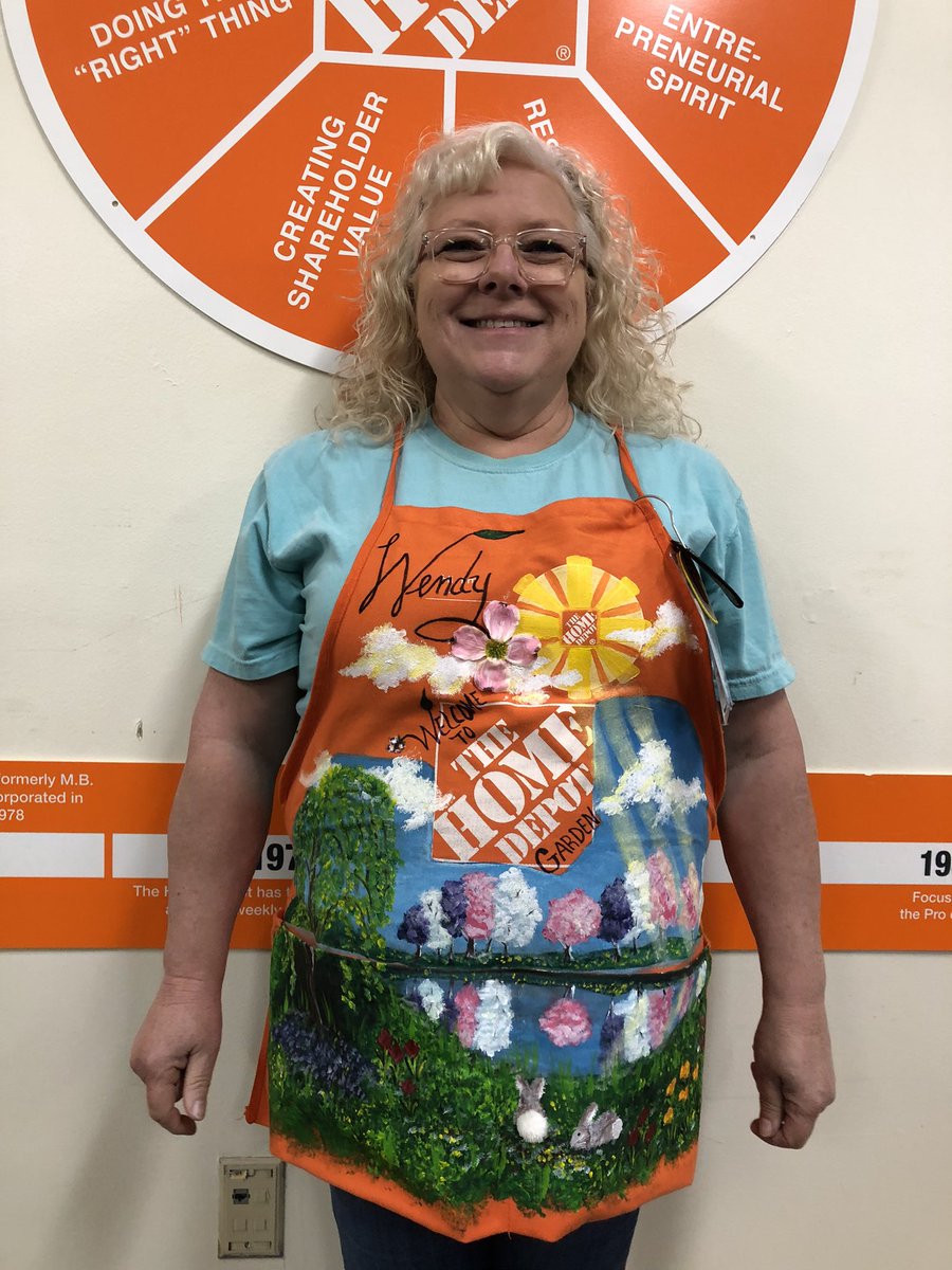 Best spring apron contest winner!! Wendy Ray.  Store 3033 <a href="/KevinLongwell/">Kevin Longwell</a>  <a href="/NancyHenryTHD/">Nancy Henry</a>