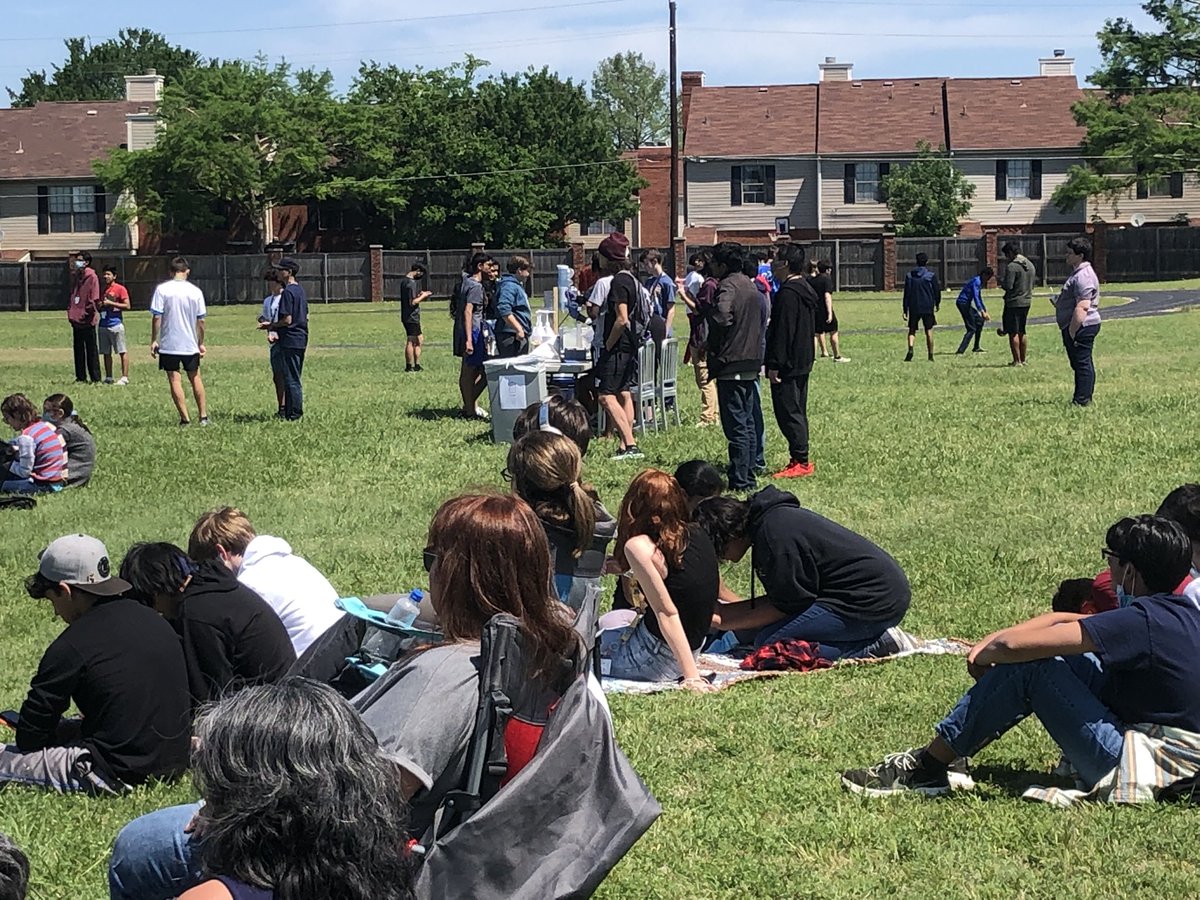 NewTech_NTC's tweet image. Today the Senior v. Facilitator game was kickball! The seniors won 4-2. Great job seniors!!!