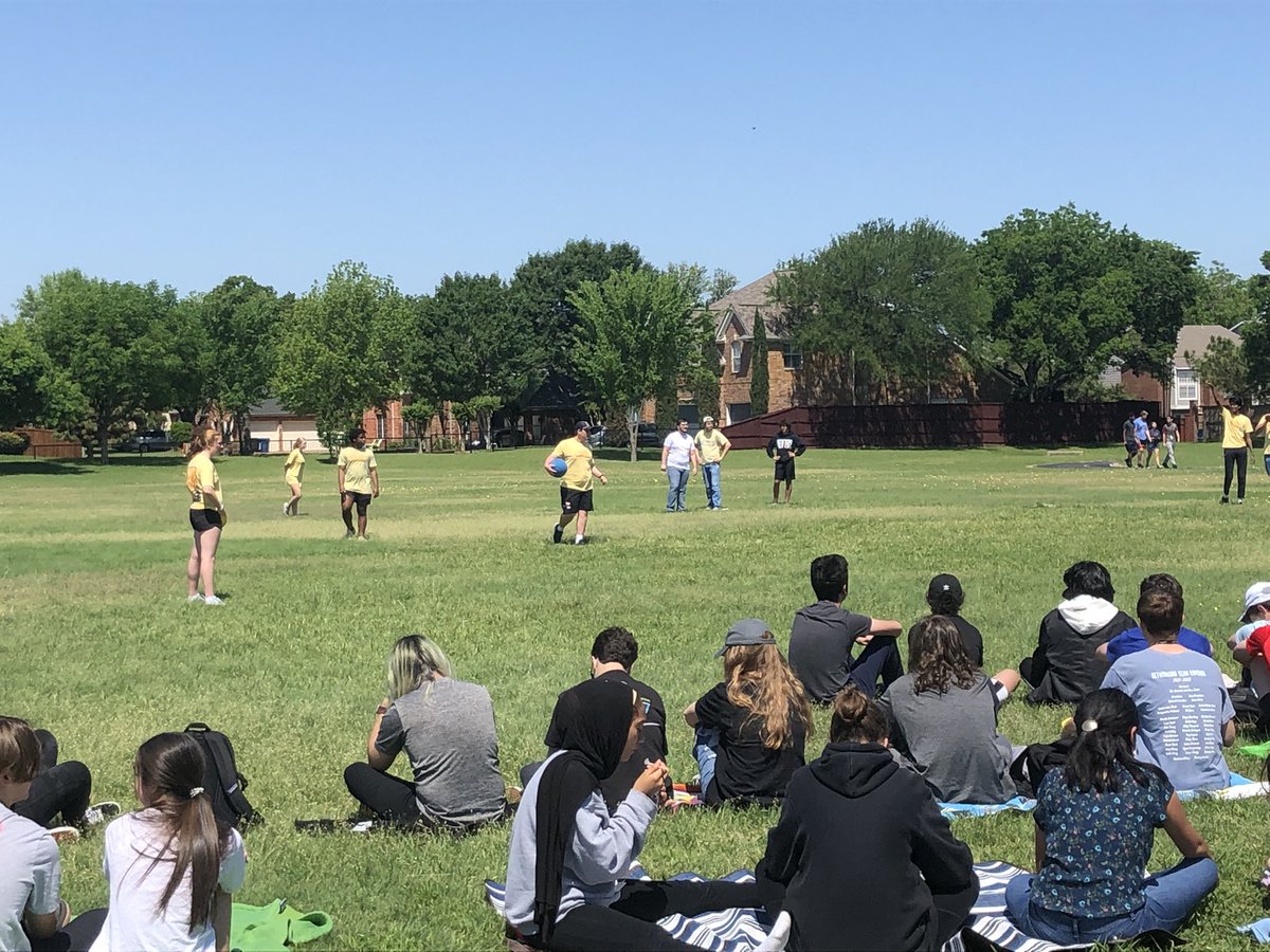 NewTech_NTC's tweet image. Today the Senior v. Facilitator game was kickball! The seniors won 4-2. Great job seniors!!!