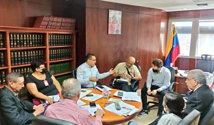 Arrancamos la mañana de este viernes #6May con una grata reunión con lxs compañerxs de <a href="/Conatel/">Conatel Venezuela</a> y el equipo de apoyo técnico de la Comisión Permanente del P.P y Comunicación de la AN. Seguimos trabajando y cumpliendo nuestra agenda legislativa. Venceremos!

#UnearteEsCultura