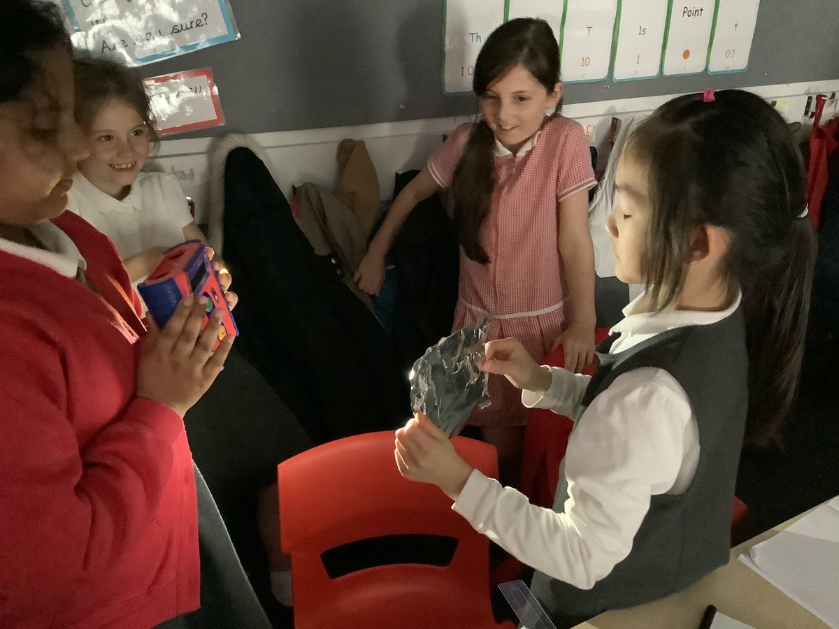 StPhilipsY5A's tweet photo. What an interesting science lesson we had! The children investigated reflection to fine the most reflective material to make a shield for Perseus to battle Medusa. Using the data loggers was very exciting.
#teamstphilips #StPhilipsScienceY3 https://t.co/1HRuO4XiG5