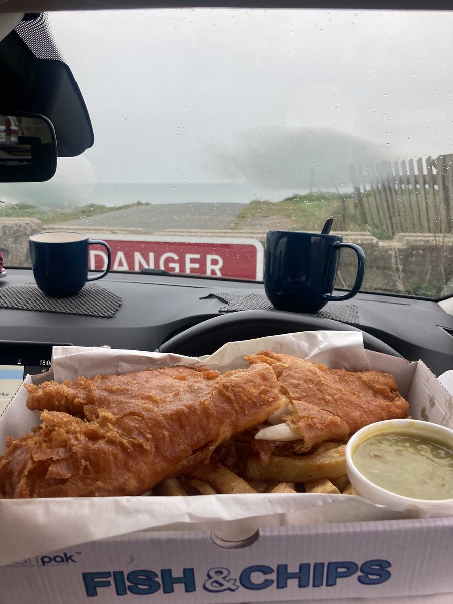 KER1NS17's tweet image. Fish N Chip Friday on the Coast  The Frying Farmer Aldborough  absolutely first class #drivebyfishnchips #potoftea #goodviews #eastcoast