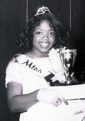 1stTimeinPrint's tweet photo. FIRST TIME IN PRINT for this sophomore speech and drama major at TSU named Oprah Gail Winfrey. She made the newspaper for winning a beauty event. From the Tennessean on 6/10/72. Can u find earlier? #Oprah #OprahWinfrey #History #TVHistory #CelebrityHistory https://t.co/t7WIXQhwDf