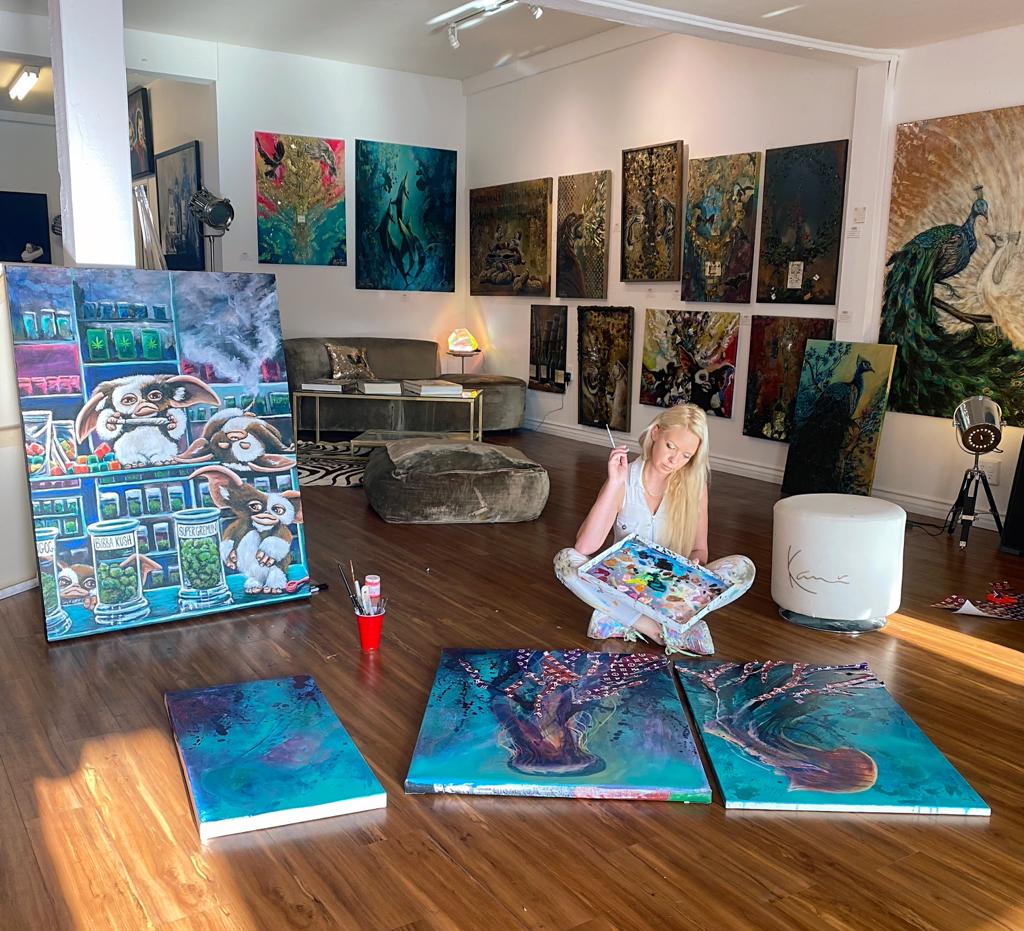 Wall vs floor 😬 Happy Friday from @colorfulsinartgallery
#artist #artwork #artoftheday #instaart #arte #contemporaryart #creative #gallerywall #artwork #painting #artistsoninstagram #actress #paintingprocess #colorfulsinartgallery #artistlifestyle #beauty #californiaadventure