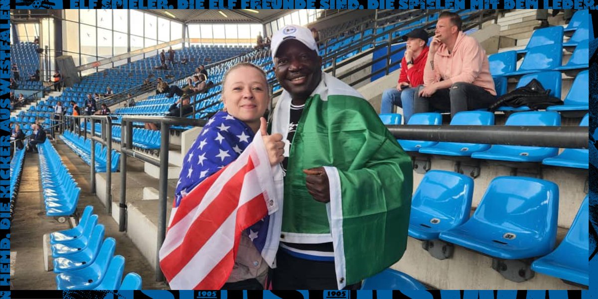 arminia_int's tweet photo. Big visit from the U.S.! George Bello’s father is in the stadium and will watch his son’s game! What a support.

#arminia #bielefeld https://t.co/AILlIXkNPH