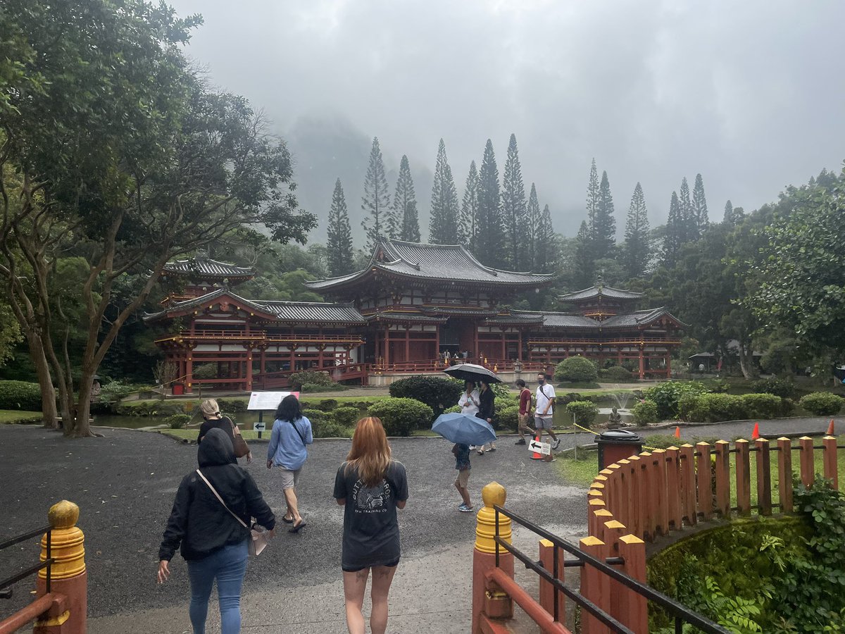 SirGodlike's tweet photo. Beautiful temple up in Kaneohe https://t.co/lNarwxcOZc