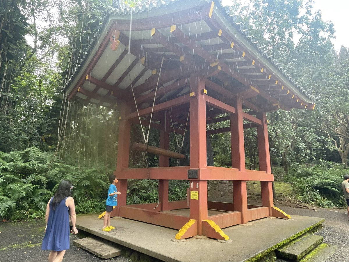 SirGodlike's tweet photo. Beautiful temple up in Kaneohe https://t.co/lNarwxcOZc