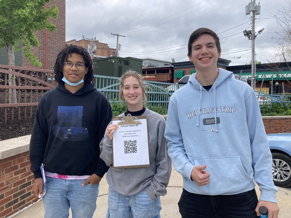 GannonReports's tweet photo. At Westport, met these three teens. Campaigning for Local Control “it gives the people control of the police,” says Yassi. “Taking control from the governor to the residents of Kansas City,” says Madi. Hope your teachers see this and give extra credit! @kmbc https://t.co/Tft7ewL5ix