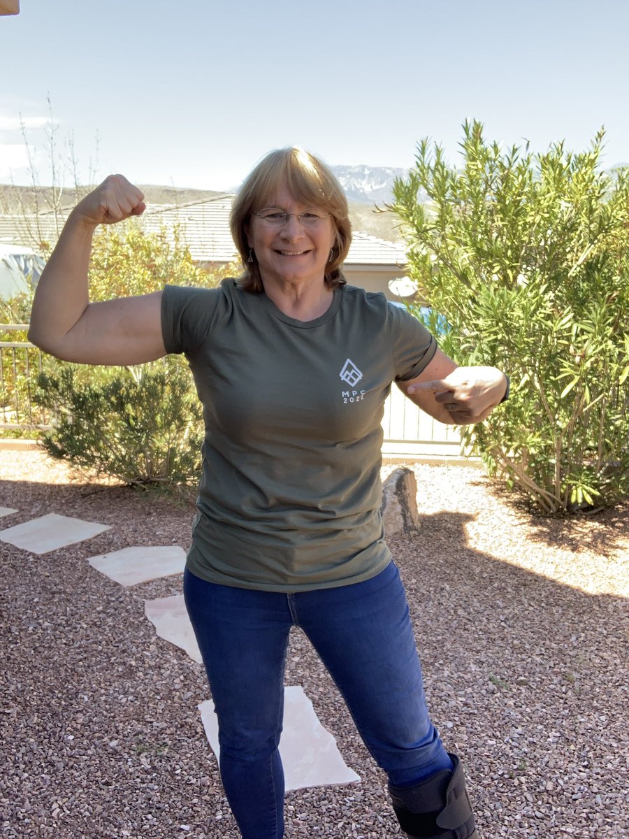 "Flexing in my new MPC2022
shirt!" -Marcia 💪

#MPC #MPC2022
#FlexFridav
#MyPeakChallenge
#SamHeughan