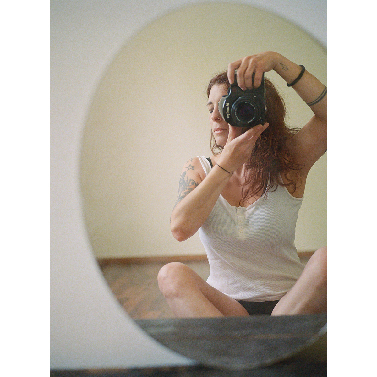KodakProFilmBiz's tweet photo. #photographersonfilm
Self-Portraits of 📷Siegrid Cain
https://t.co/W0chmZBss2
https://t.co/PakHDvgKXk
🎞️120 Kodak Professional Portra 400
#salzburg #sheshootsfilm #salzburgphotographer #selfportrait #selfieonfilm #siegridcain #analoguetimes #kodakprofessional #portra400 https://t.co/gX82xAXrAo