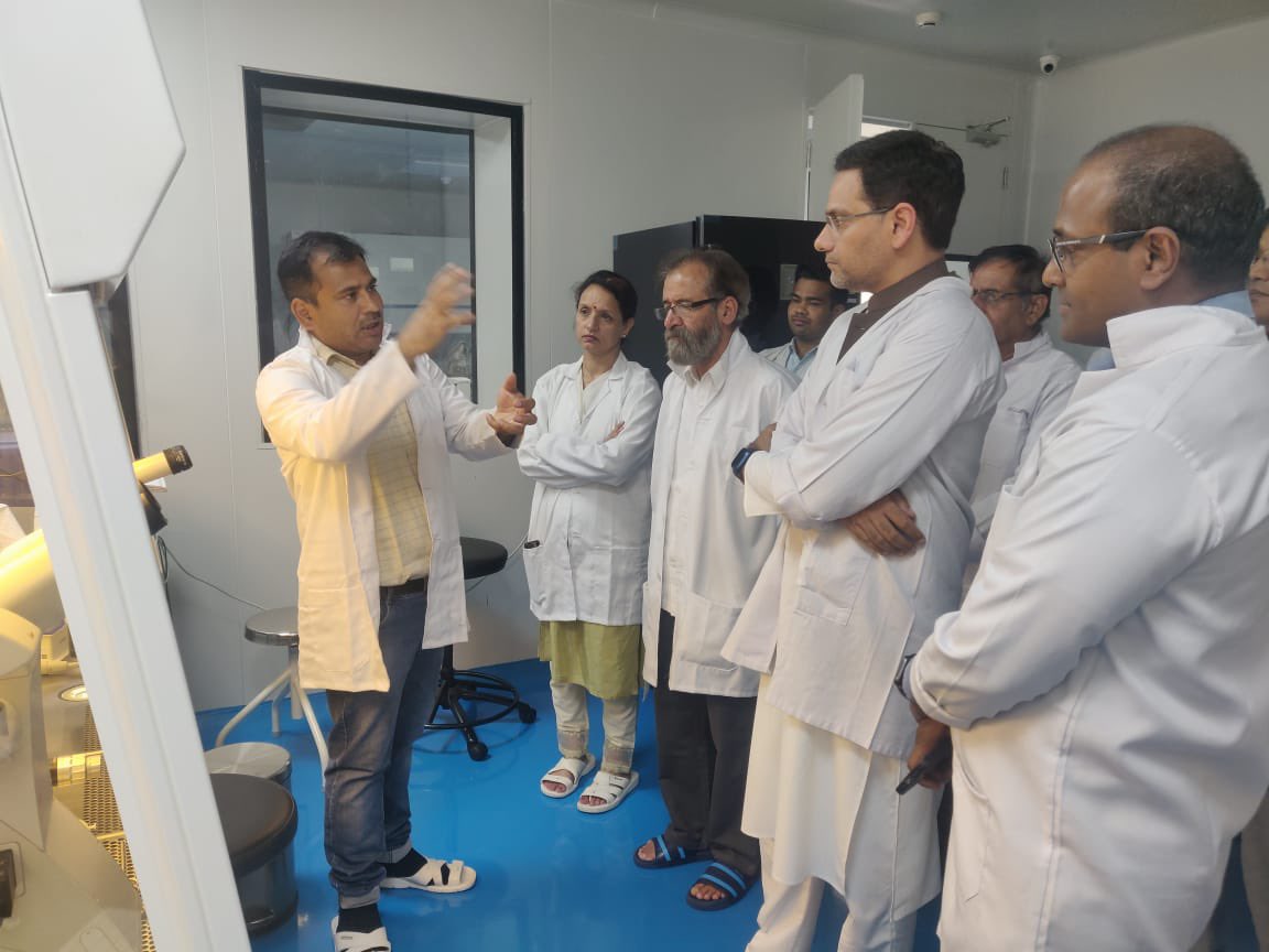 madhuchauhanbjp's tweet photo. A small visit to Dairy farm at Kalsi with cabinet minister Shri Saurabh Bahuguna ji, MLA Vikasngar Shri Munna Singh Chauhan ji and secretary Shri Purushotam ji https://t.co/pPZqXRgx2X