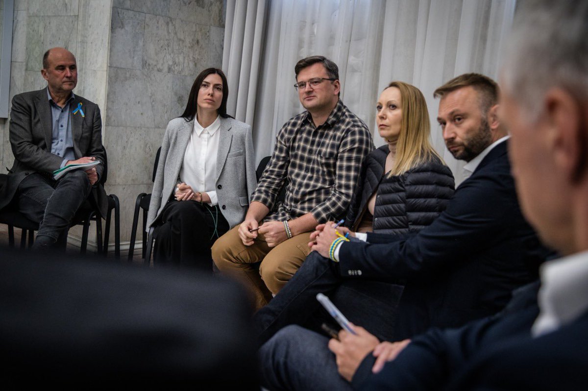 DmytroKuleba's tweet photo. Welcomed a group of European parliamentarians and urged them to streamline Ukraine’s integration into the EU. Public in the EU supports it. Time for European leaders to set aside fears &amp; make big steps to shape the future of Europe. Grateful to @GLOBSEC for organizing this visit. https://t.co/AtGaS02cAz