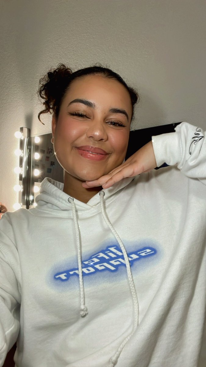 cowboylikemb's tweet photo. living in this merch @madisonbeer ❤️‍🩹 https://t.co/mOL7bJvGNM