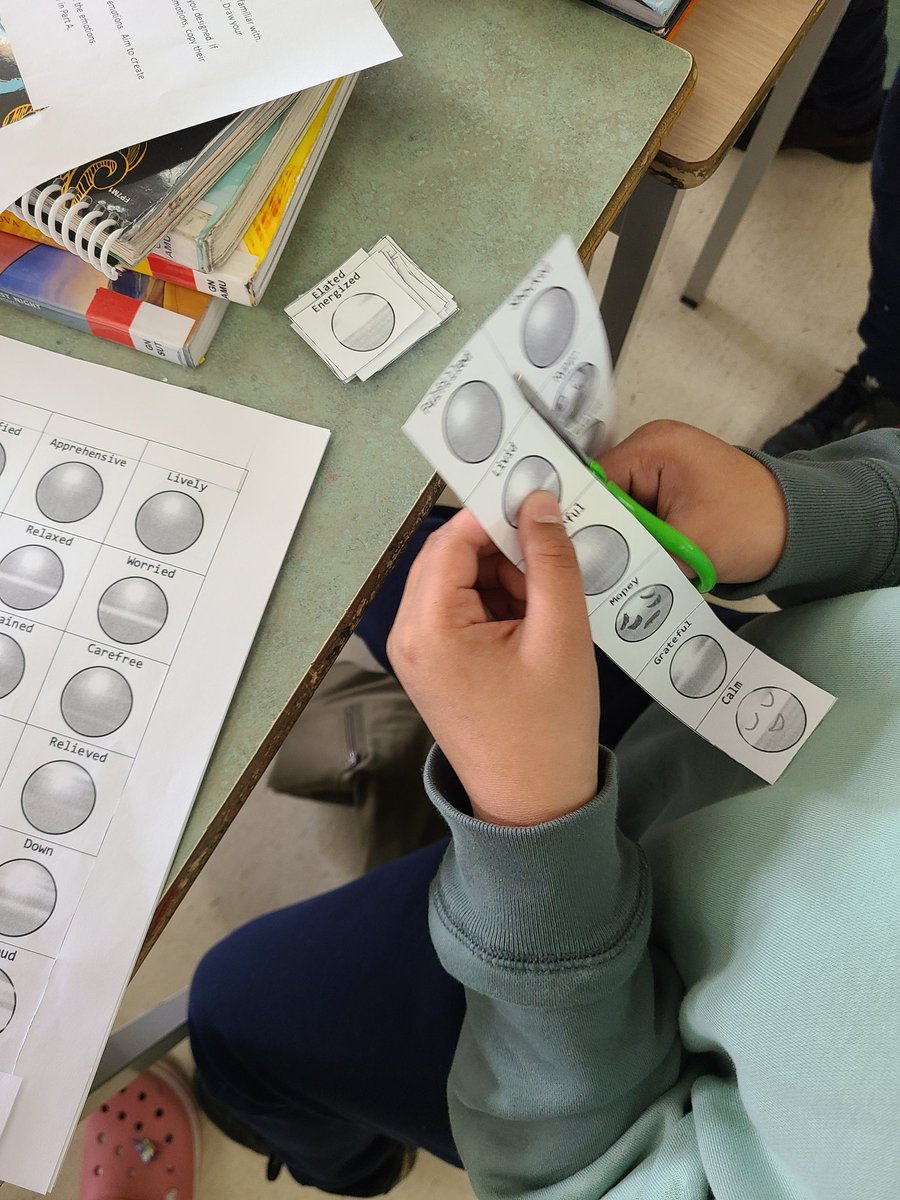 heather_scharf's tweet photo. Learning about our emotions by designing emojis and sorting them into categories! #innovation #sd40learns #newwestschools https://t.co/iufYorL7TG