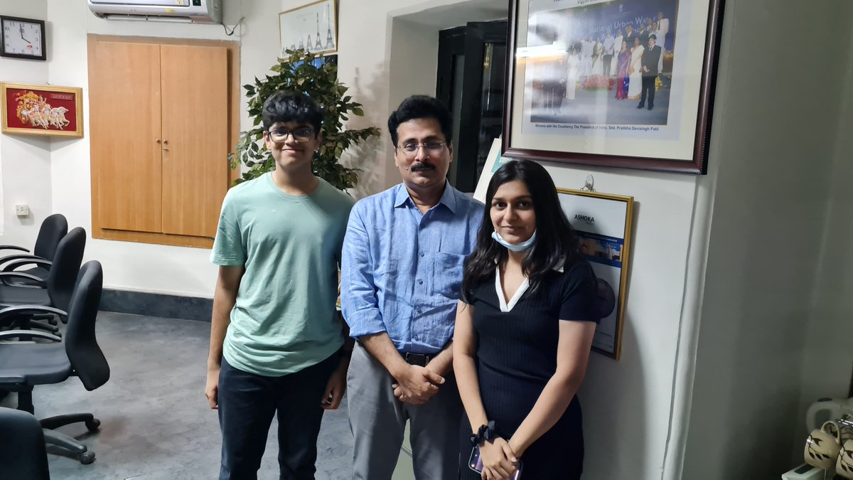 VedanthNath's tweet photo. The man behind Wash Innovation Hub, taking InkWash forward and laying the foundational stone for our Youth Team, where we treasure him as our mentor
Prof. @Chary_VSC has been of tremendous support for us & his knowledge, energy continues to inspire us💙🙏🦄 https://t.co/DOlcUh0brK
