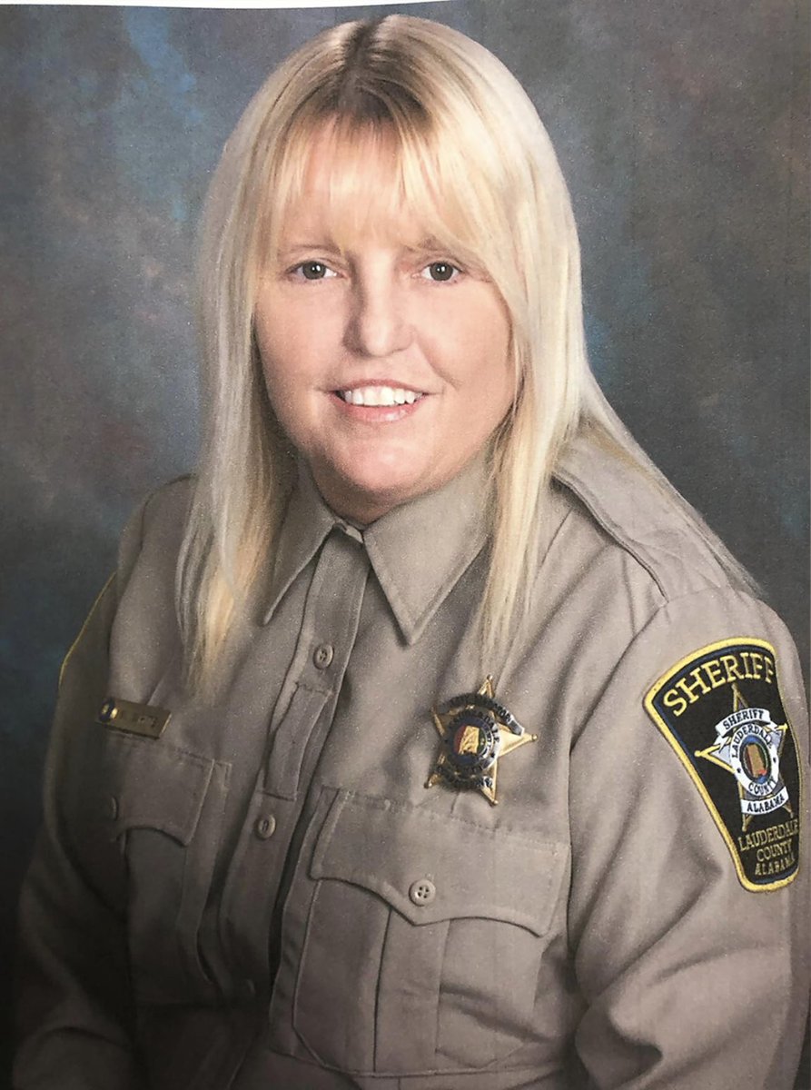 KaneLiffin_'s tweet photo. #VickiWhite #CaseyWhite she had access to govt issued docs like hundreds if not thousands of driver’s licenses, SS#’s, and who knows what else from LC evidence areas. I’m guessing she’s got short black hair now. Oh and let’s not forget she still has a badge. #wellthoughtout https://t.co/fnMyyhf9PJ