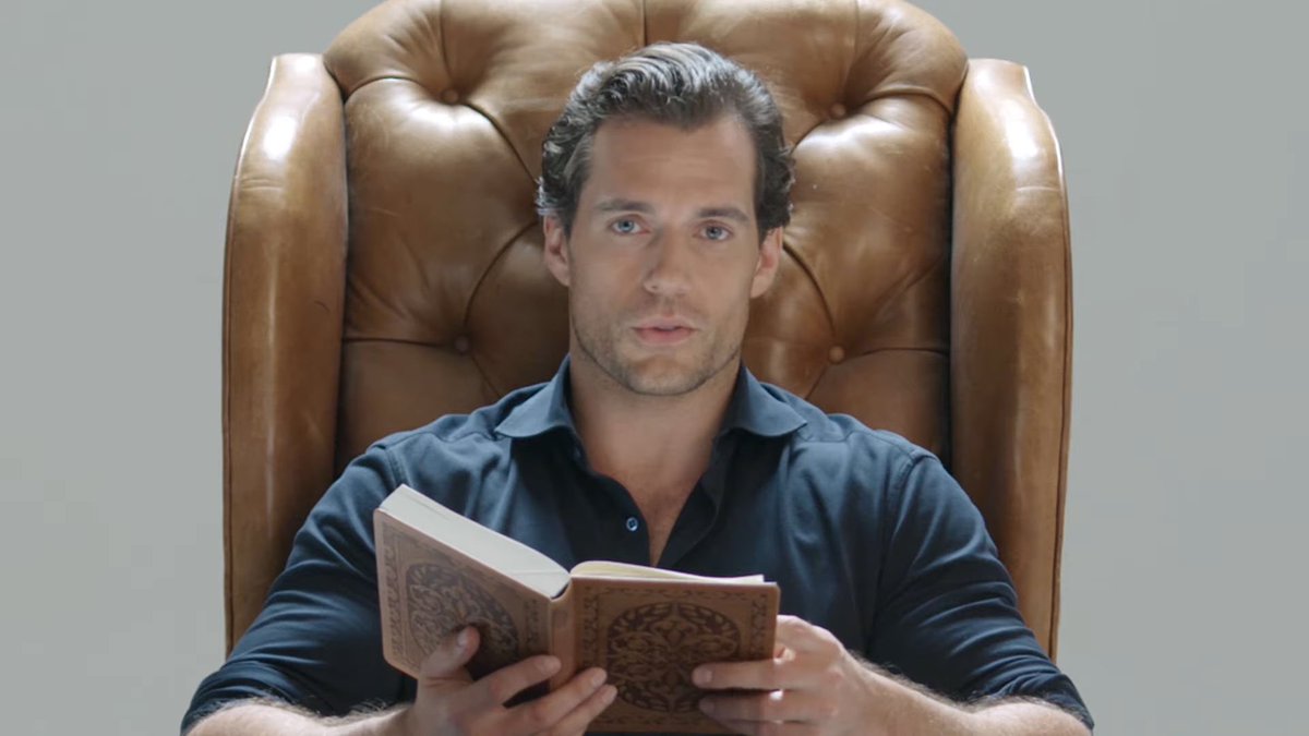 henrycavilland's tweet photo. henry cavill and reading the witcher https://t.co/9zqezWHLcb