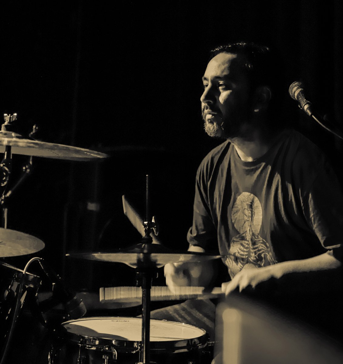 Qué buen Oxidado Rock And Roll nos mandamos la semana pasada cabrxs!!!💀🔥🤘🤘🔥💀

Gracias a los colegas y amigos de:
@lousyfingers
@tuguriorockchicha
<a href="/mamutbanda/">Mamut</a>

Estuvo wena el @baroxido!!
Y se viene más!!!

#naufragar #grungeart #rockchilenodelbueno #alternativerock #radio2