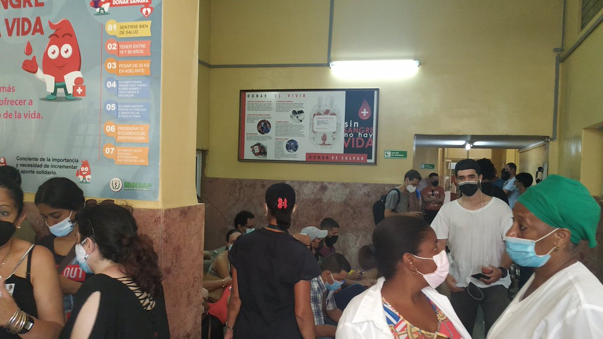 Aquí en 23 y 2 se dona sangre. El banco está lleno. Esto es #Cuba.

Mujeres y hombres llegando a arrimar el hombro en estos momentos de dolor tras lo sucedido en el #HotelSaratoga

X cierto se llegó <a href="/GHNordelo5/">Gerardo Hdez. Nordelo</a>.

Venga todo el que pueda.