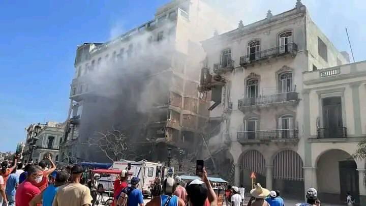 Onasis05558658's tweet photo. 🇨🇺 | Queremos expresar nuestro pésame a los familiares de los fallecidos en la explosión en el hotel Saratoga en La Habana/Cuba. También nuestros deseos de recuperación a los heridos.

 En esta hora, estamos con el pueblo cubano en su dolor. https://t.co/6N6DFdjiPf